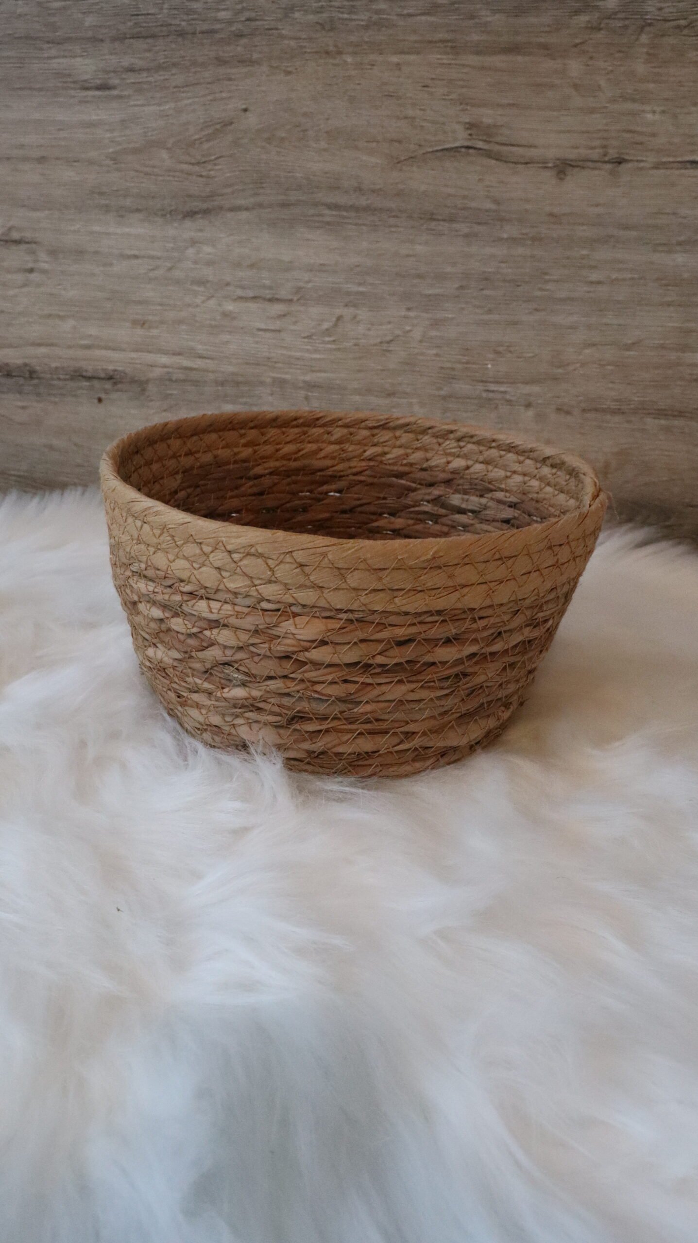 Location panier fibre naturelle pour mariage et cérémonie bohème.