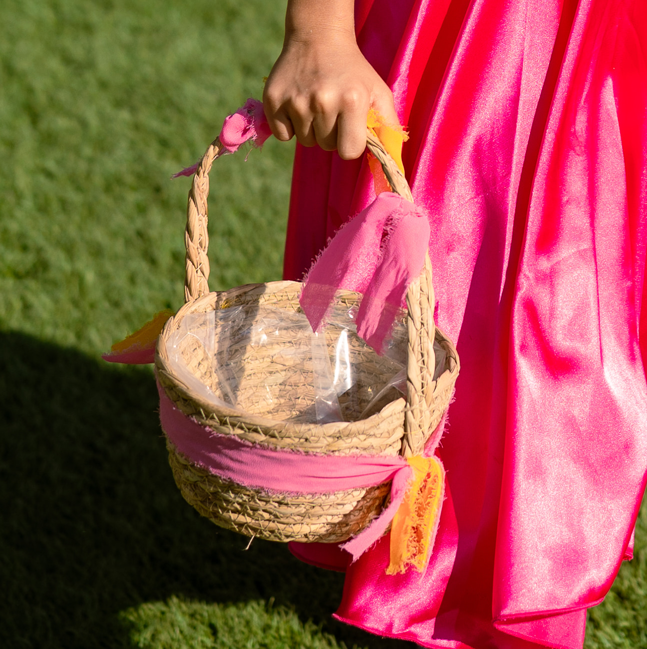 Panier en fibre naturelle avec anse pour cérémonie de mariage