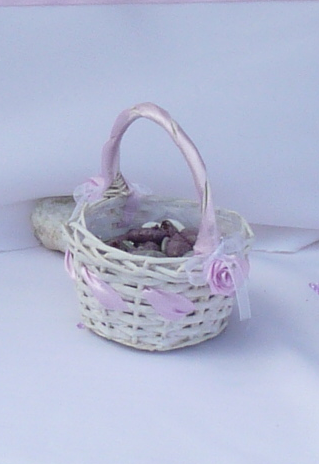 Location petit panier osier blanc pour mariage. Idéal dragées ou pétales.