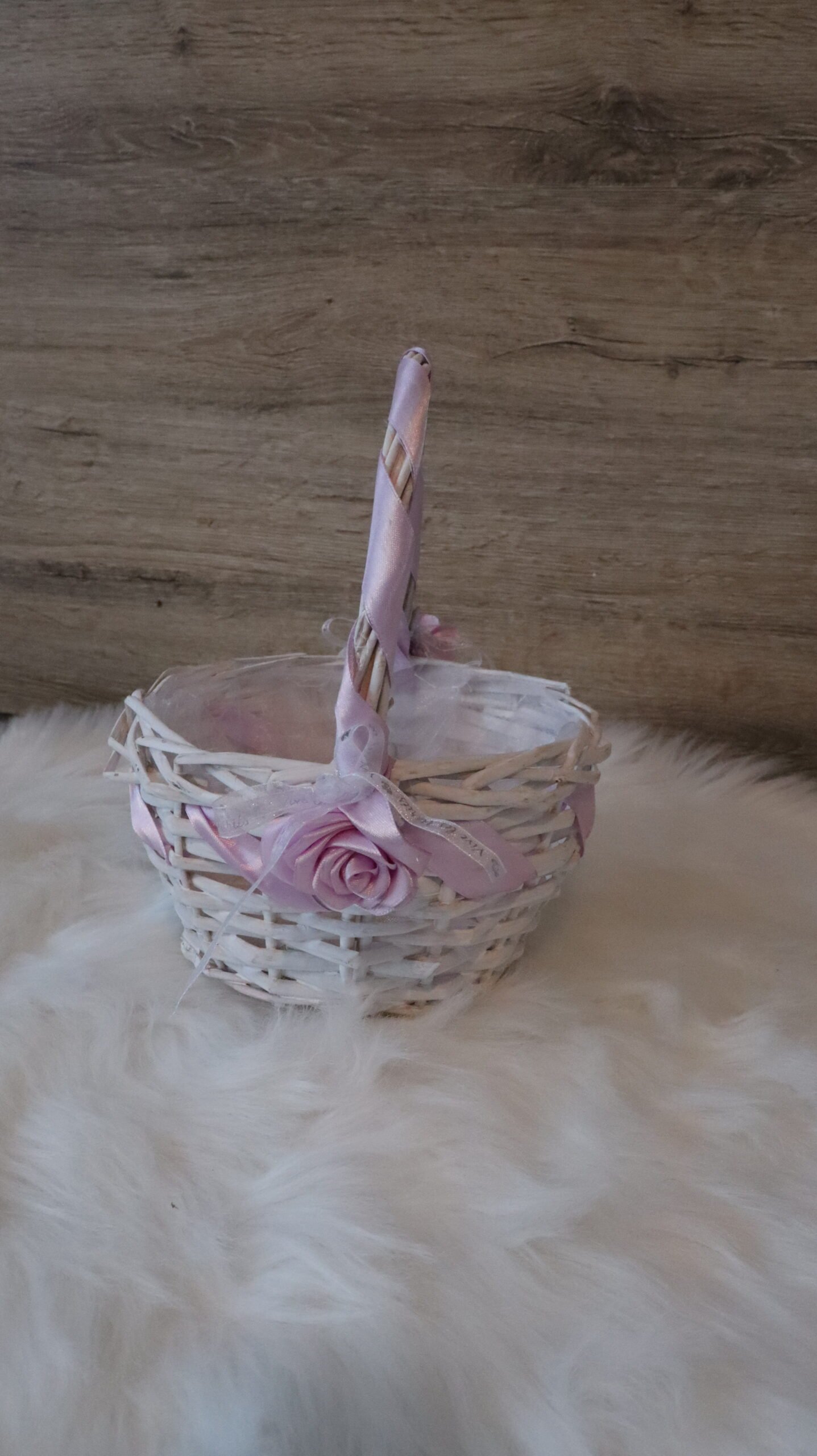 Panier osier blanc format moyen pour cérémonie de mariage