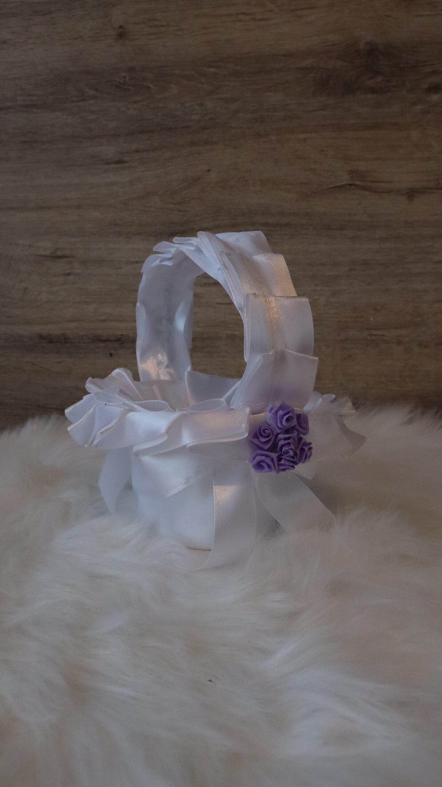 Panier satin blanc pour cérémonie de mariage