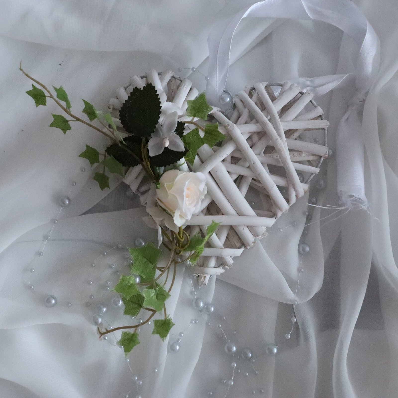 cœur en rotin blanc pour mariage
