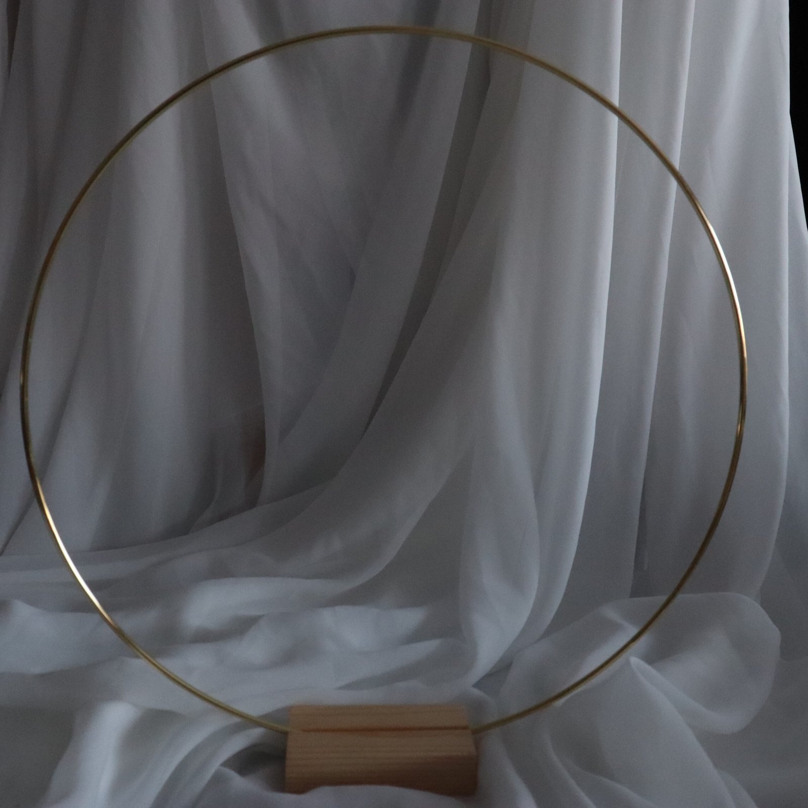 CERCLE DÉCORATIF DORE 30 CM AVEC SUPPORT dès 3 € – Image 2